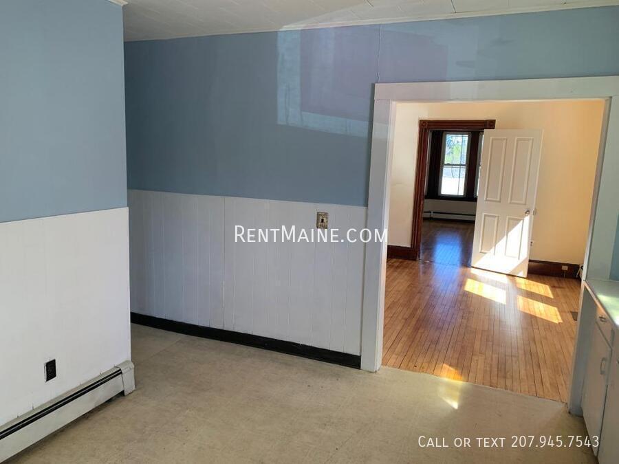 Building Photo - 701 Main St