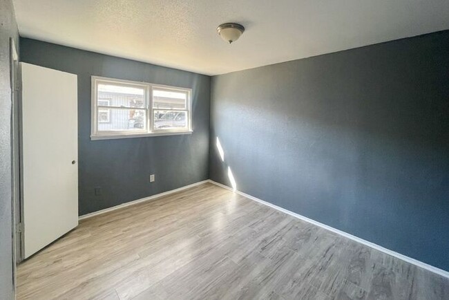 Building Photo - Comfortable 1 Bed 1 Bath Unit for Rent in ...