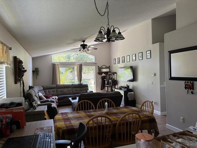 Building Photo - 5227 Alavista Dr