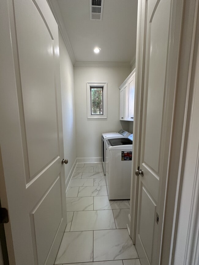 Building Photo - 170 Mulberry Ln