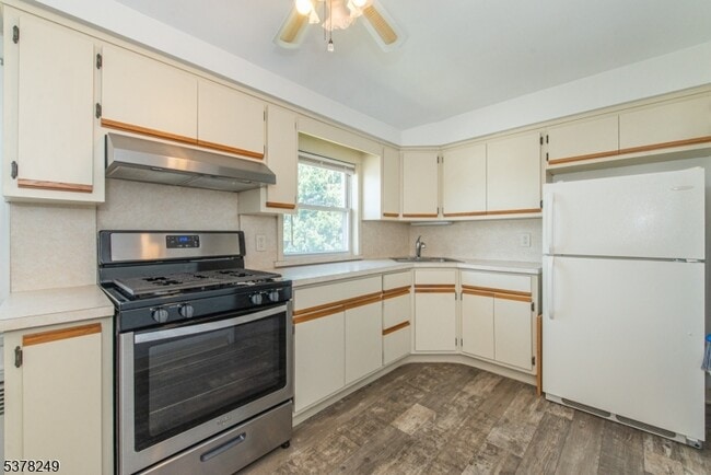Building Photo - 44 Gless Ave