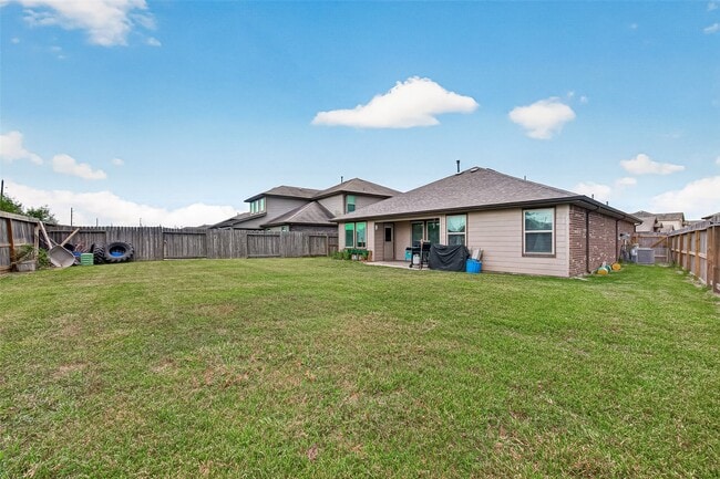 Building Photo - 811 Petunia Falls Ln