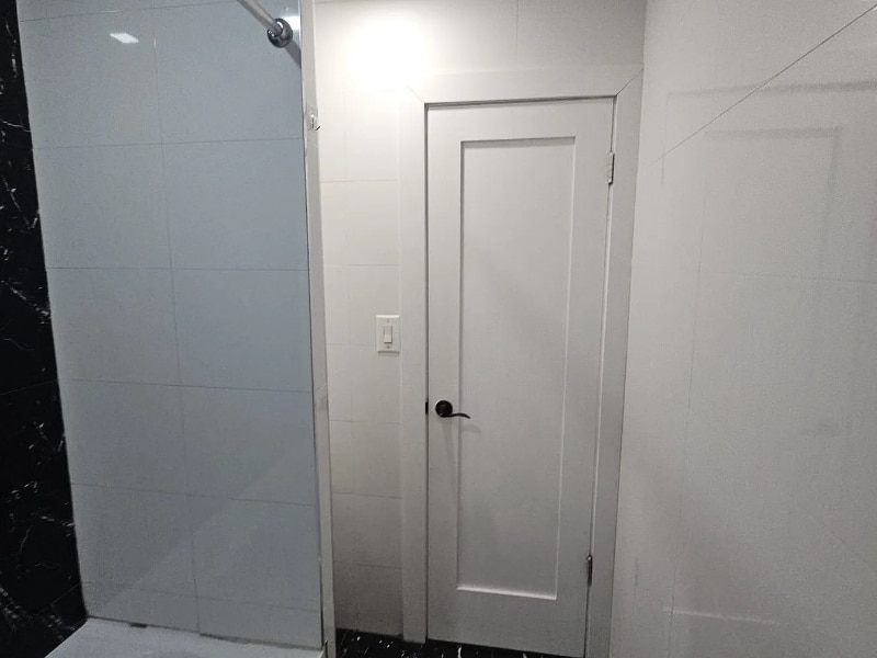 Building Photo - 325 Ave E