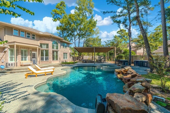 Building Photo - 2 Graylin Woods Pl