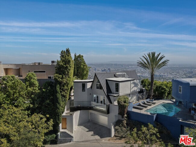 Building Photo - 8460 Cole Crest Dr