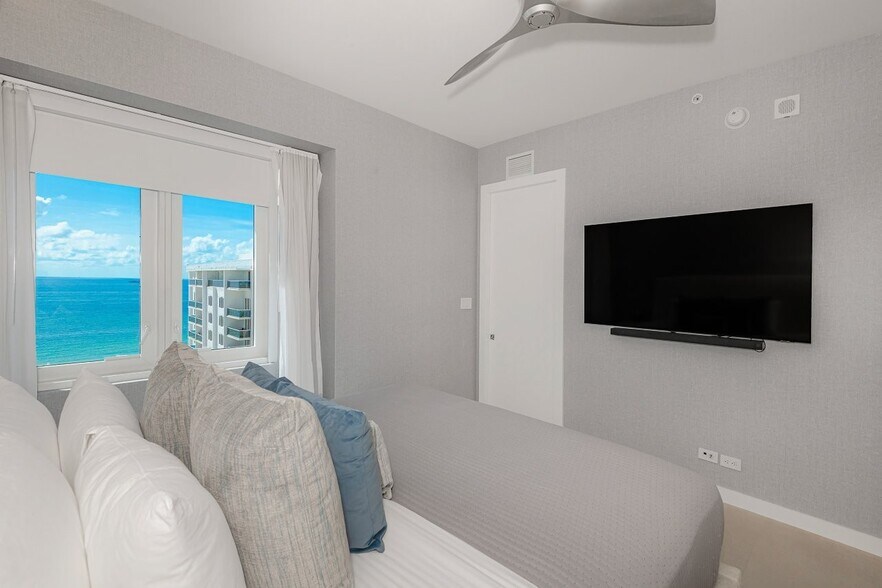 Building Photo - 2301 Collins Ave