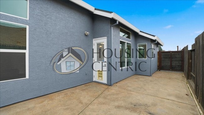 Building Photo - Stunning Single Story Fair Oaks Rental with Large Backyard in GREAT LOCATION!