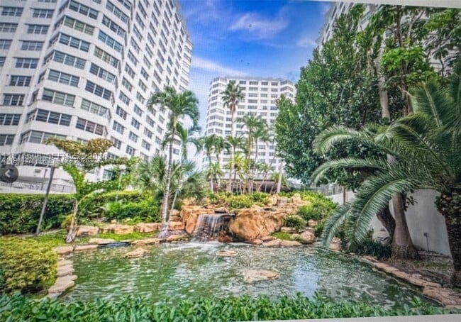 Building Photo - 999 Brickell Bay Dr