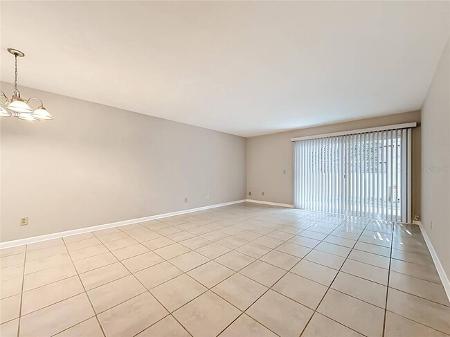 Building Photo - 2113 NE 38th St