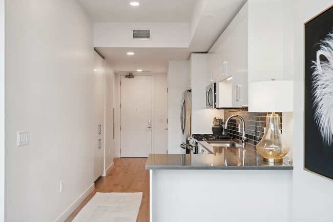 Building Photo - 1212 Demonbreun St