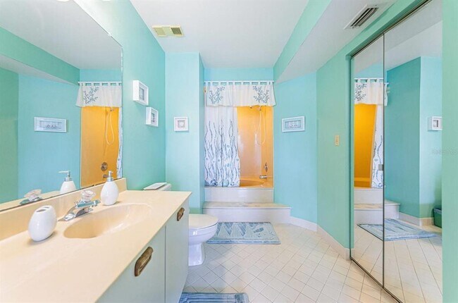 Building Photo - 6050 Bahia Del Mar Cir N