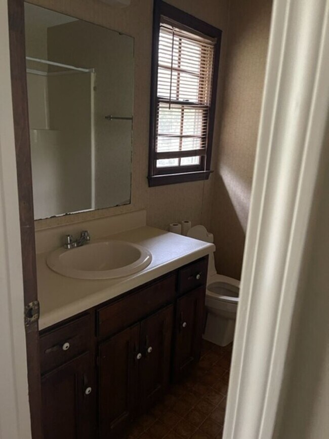 Building Photo - Duplex Spartanburg