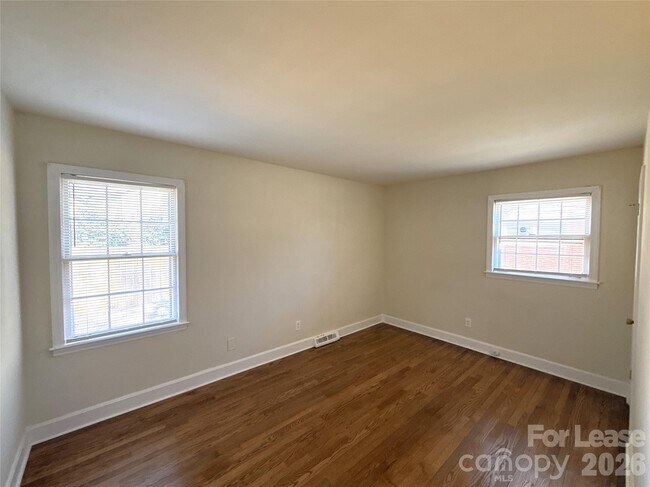 Building Photo - 4428 Brooktree Dr