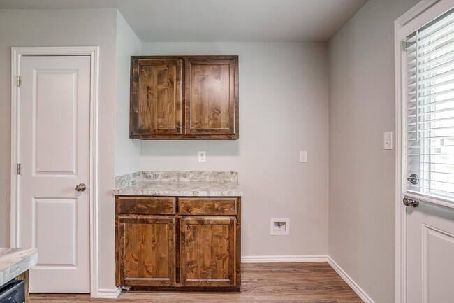 Building Photo - ASK ABOUT OUR SPECIAL - HALF OFF FIRST TWO MONTHS