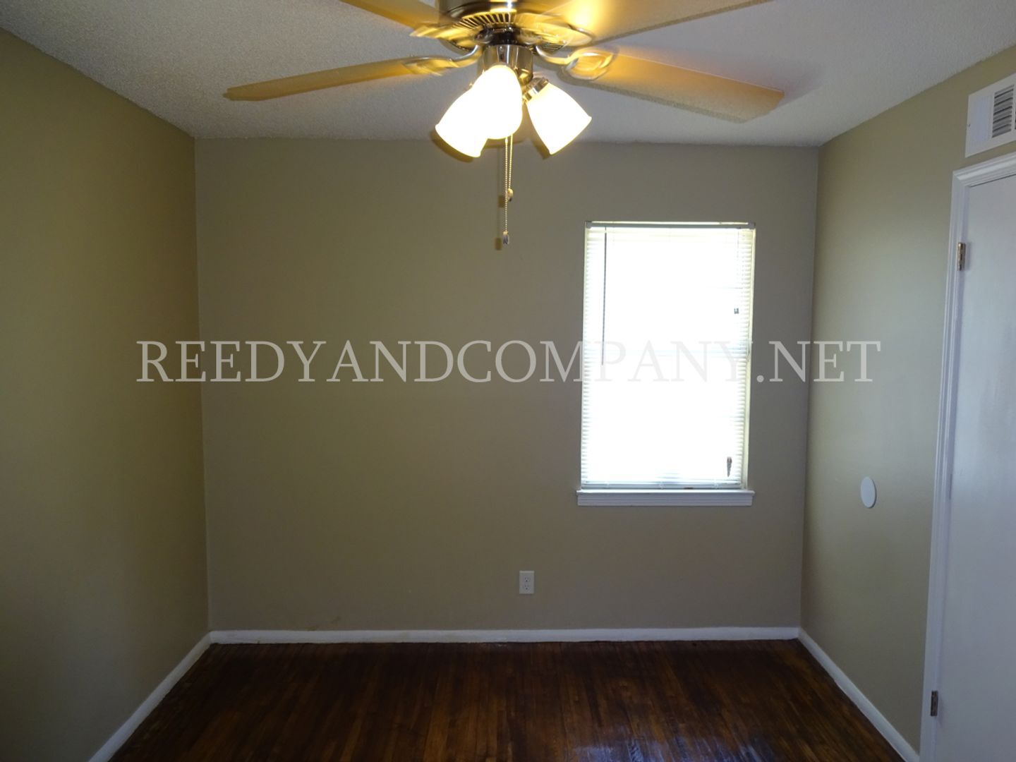 Building Photo - 1645 Kilarney Ave