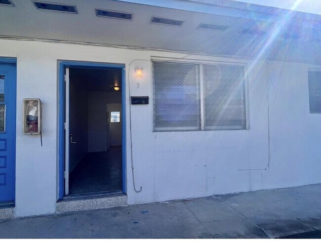 Building Photo - 1120 Sesame St