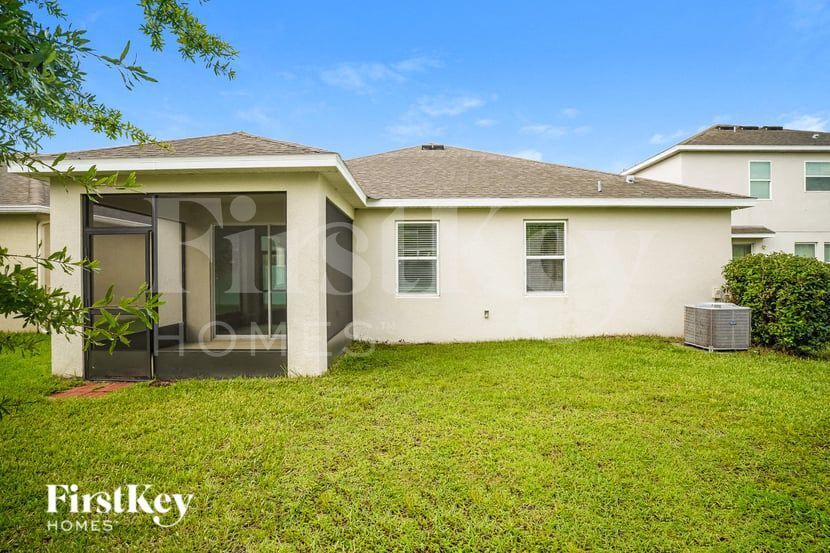 Building Photo - 2556 Isabela Terrace