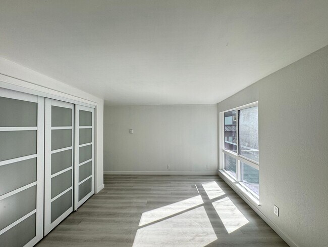 Building Photo - 3710 26th Pl W