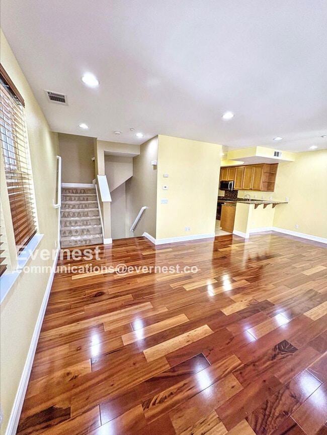 Building Photo - 1079 Westbury Dr