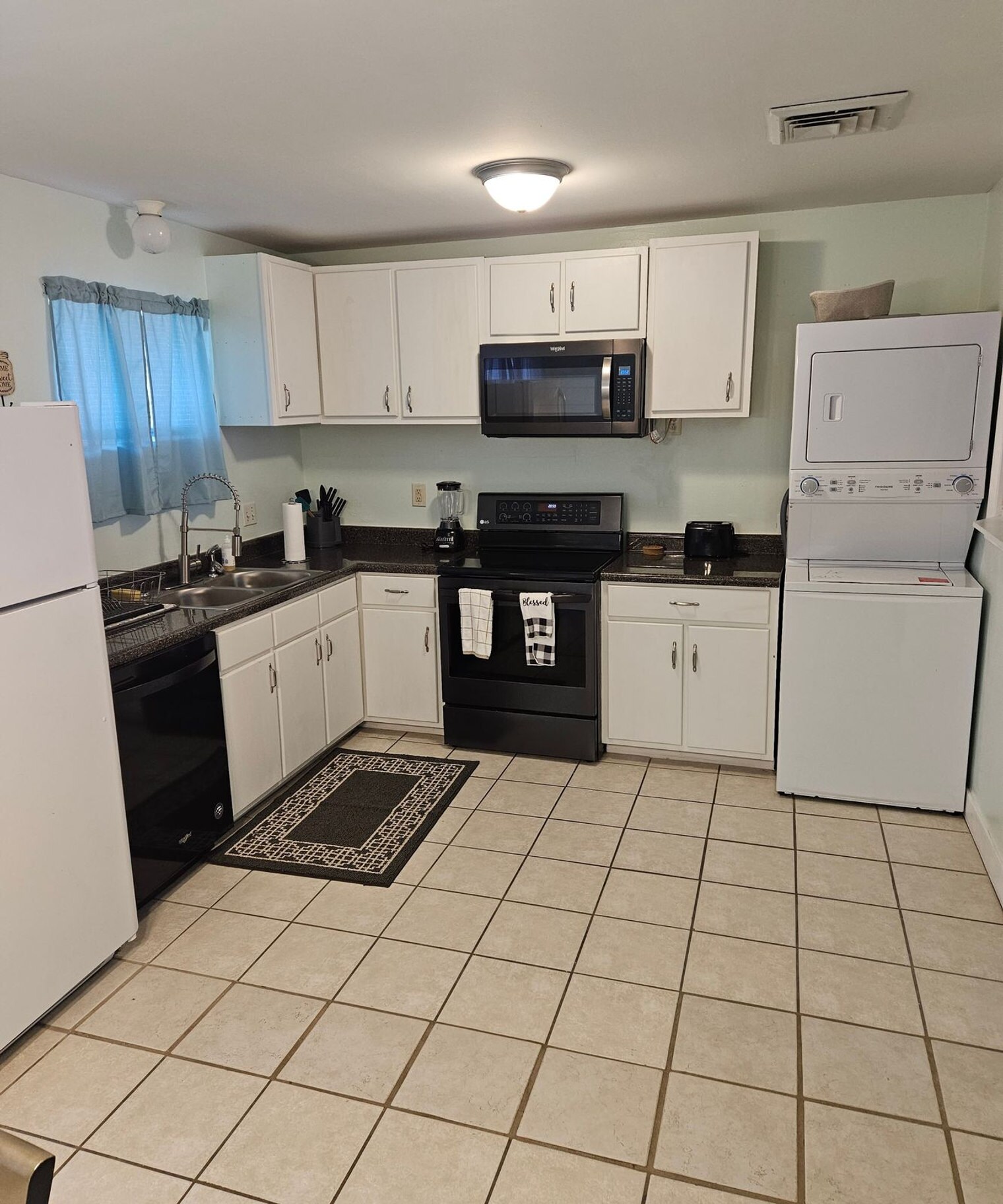 Building Photo - 2000 Greens Blvd