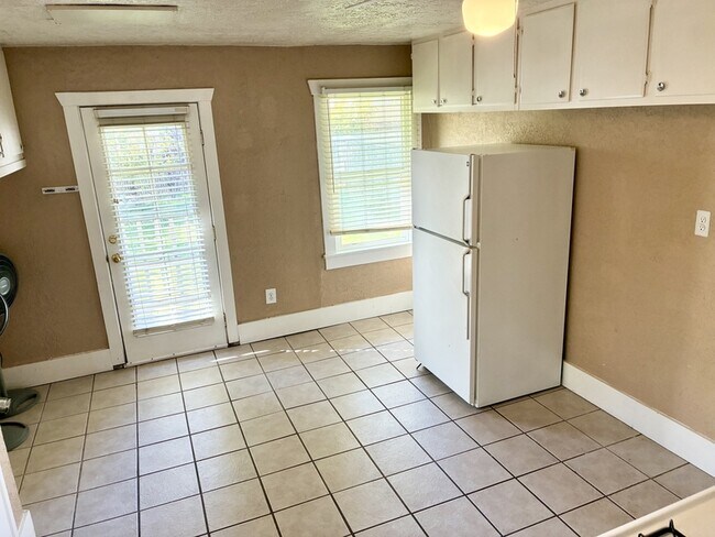 Building Photo - 266 S 900 W