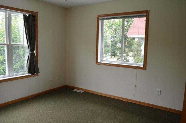 Building Photo - 1512