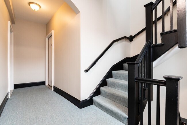 Building Photo - 168 Allston St