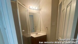 Building Photo - 823 Point Cove