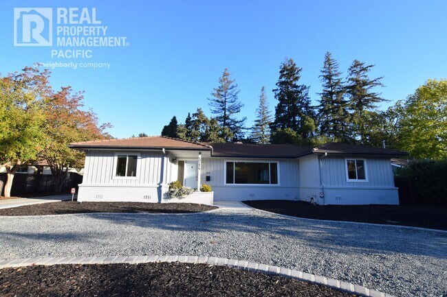 Building Photo - 3-Bedroom Retreat with Expansive Backyard ...