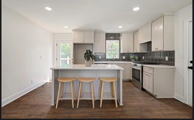 Building Photo - Stunning Mission Remodel | 4 Bed, 2 Bath, Garage and Finished Basement