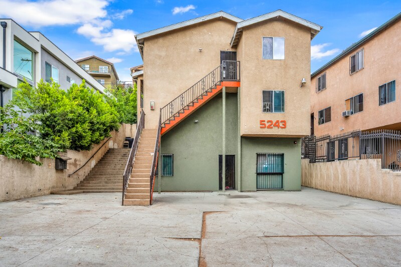 Building Photo - 5243 Huntington Dr