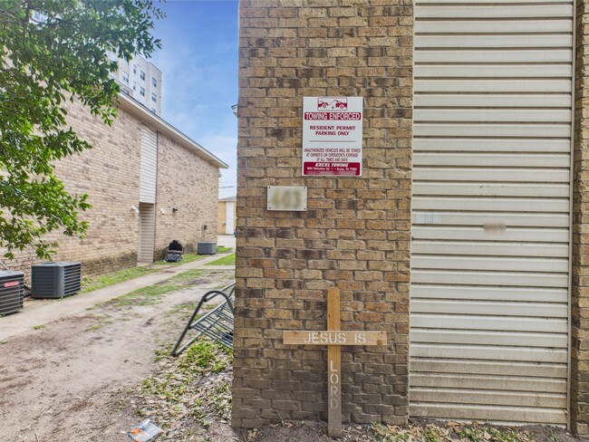 Building Photo - 403 Boyett St