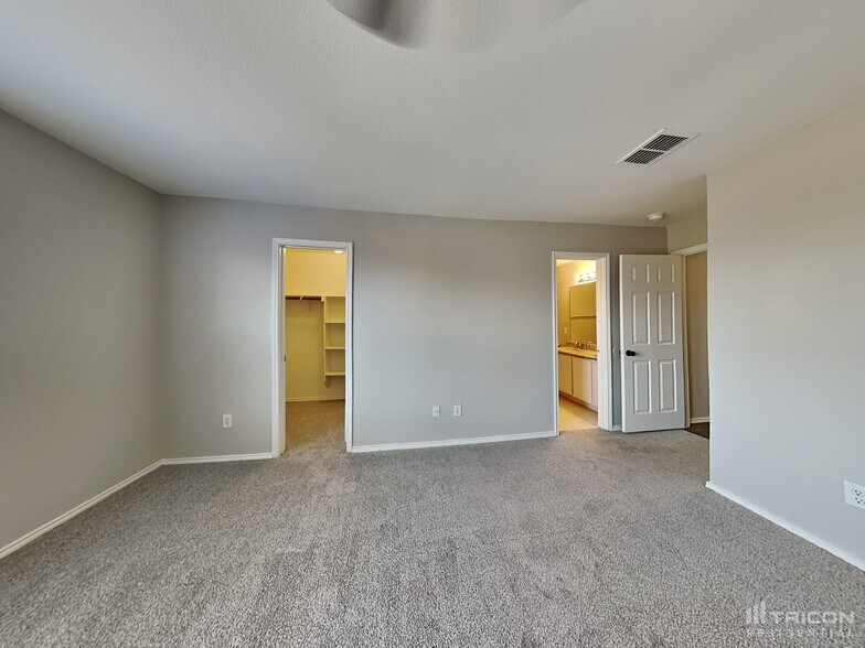 Building Photo - 1301 Water Lily Dr
