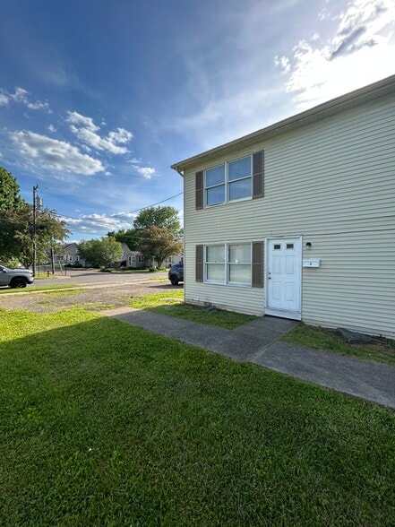 Front door (2 separate entrances for each unit) - 209 Endwell St