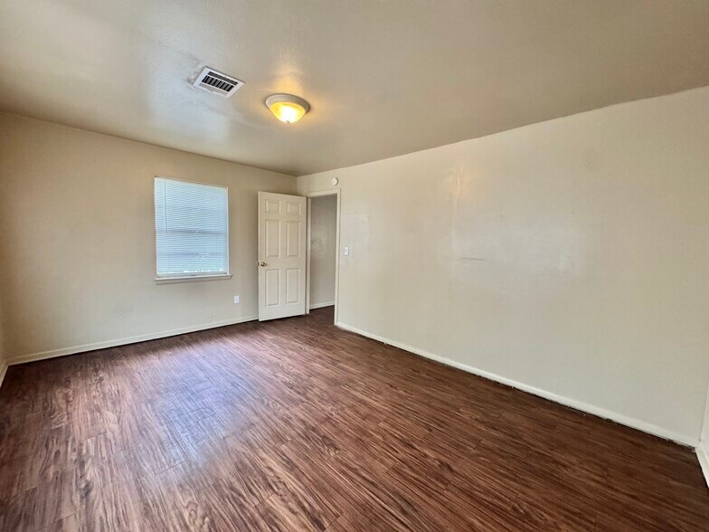 Building Photo - 444 Babb Dr