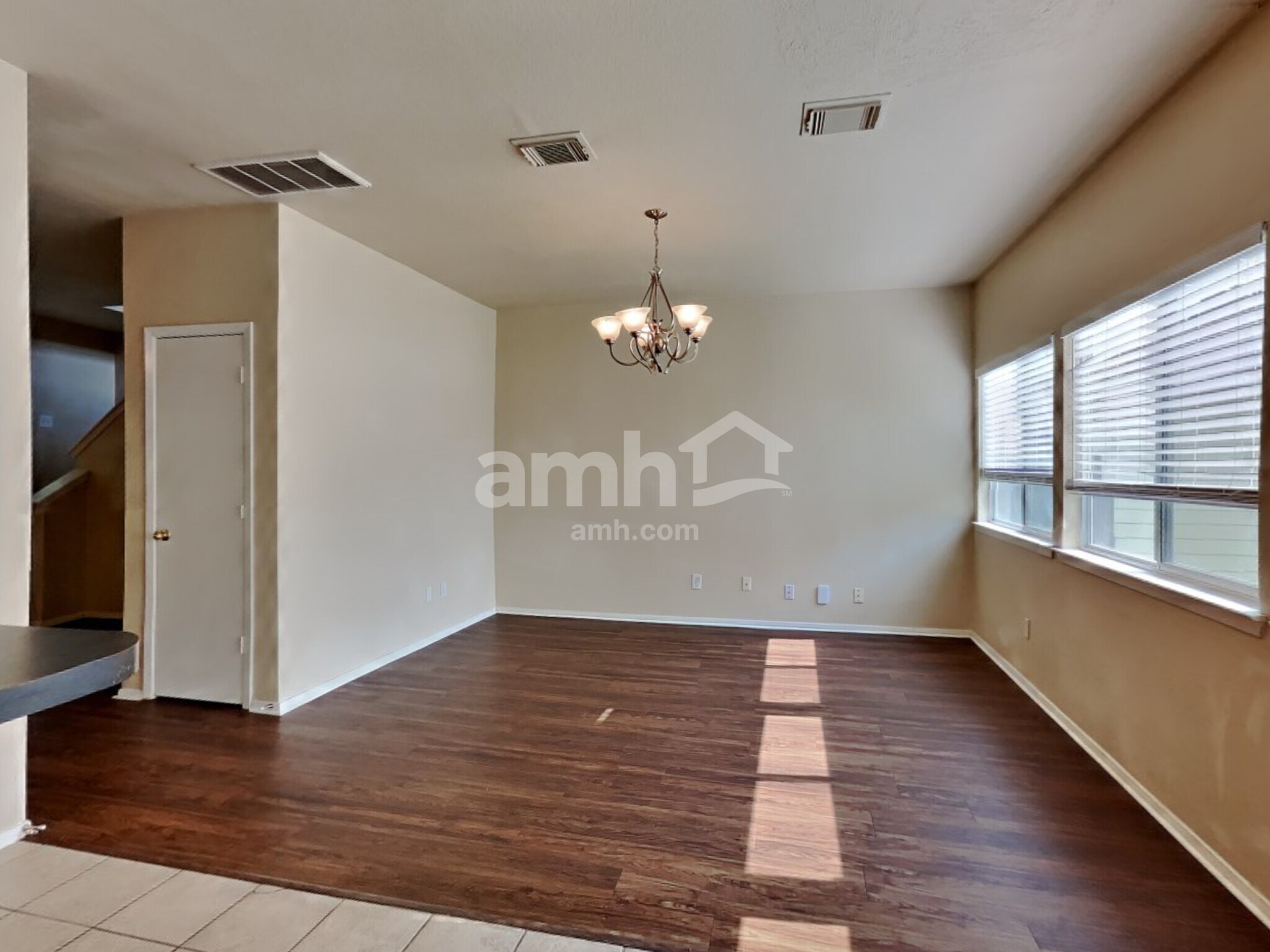 Building Photo - 26893 Kings Park Hollow Dr