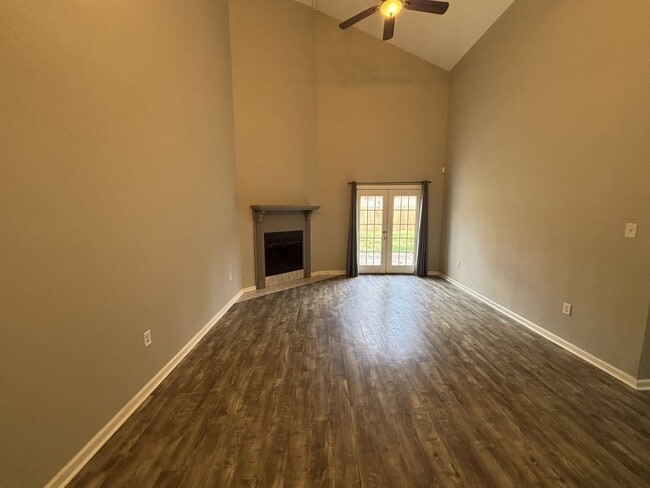 Building Photo - 326 Stoney Creek Ave