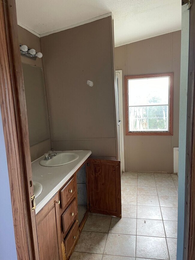 Building Photo - 3 Bed, 2 Bath, 1,280 sq ft singlewide mobi...