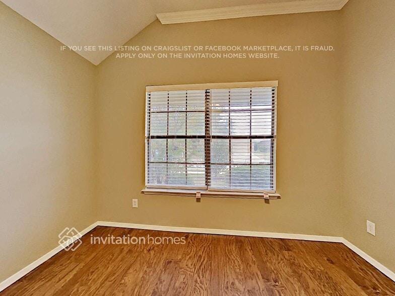 Building Photo - 510 Maplewood Dr