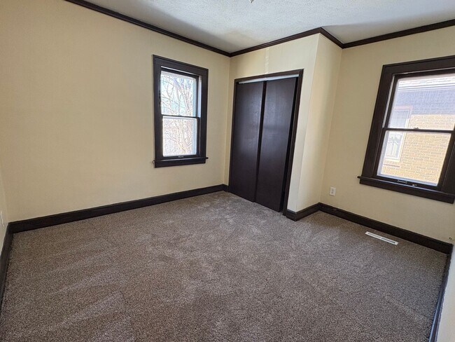 Building Photo - Home for Rent Northwest Rockford