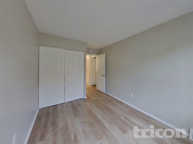 Building Photo - 5127 N Hunters Ct