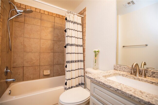 Building Photo - 786 W Breeze Cove