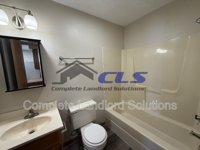 Building Photo - 1736 E Morgan Dr