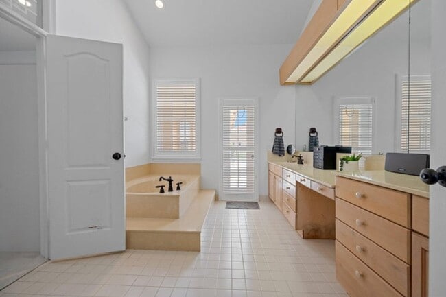 Building Photo - 8738 Marlamoor Ln