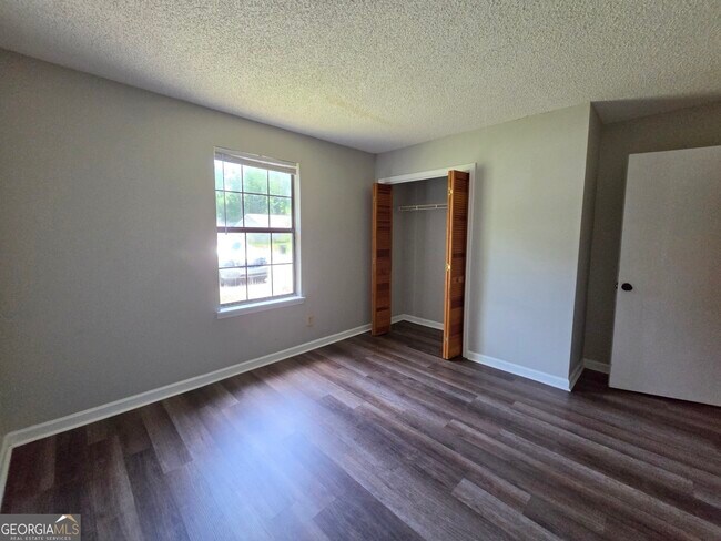 Building Photo - 425 Admiral's Walk Dr