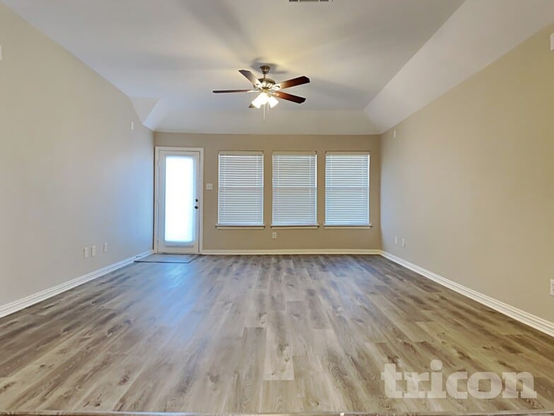 Building Photo - 2413 Castle Creek Dr