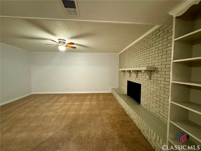 Building Photo - 215 Rivermont Rd