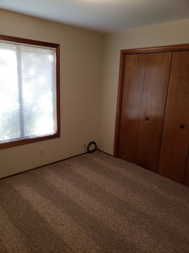 Building Photo - 3 BED 2 BATH HOUSE OFF VICTOR AVE