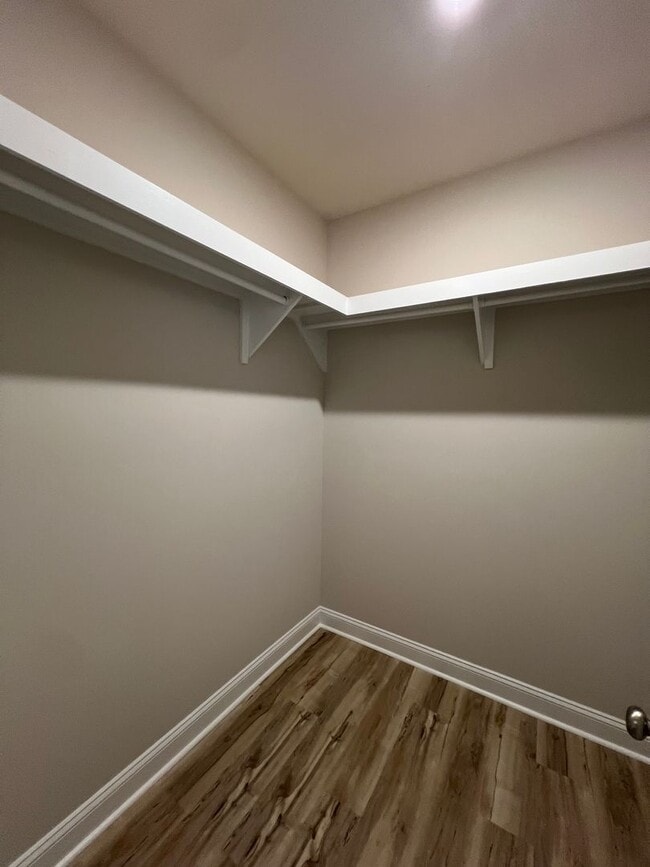 Building Photo - 3 Bed 2 Bath Home with Porches and Huge Ba...