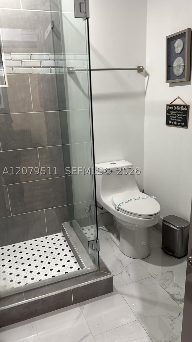 Building Photo - 4311 SW 31st Dr